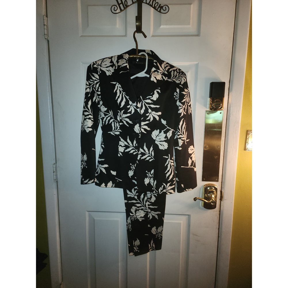 V Collection Womens Black White Floral Pant Suit Hibiscus Blazer Trousers Set‎